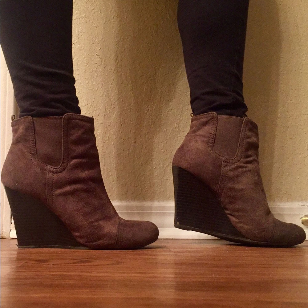 Brown/Dark Olive wedge booties. Size 6